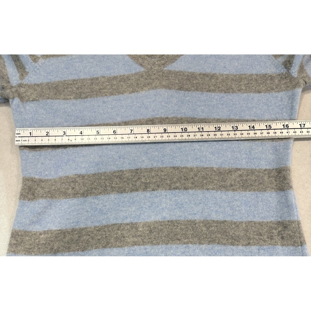 Lord & Taylor 100% Cashmere Striped V-Neck Sweater Size L Blue Gray Soft Knit - Picture 4 of 7